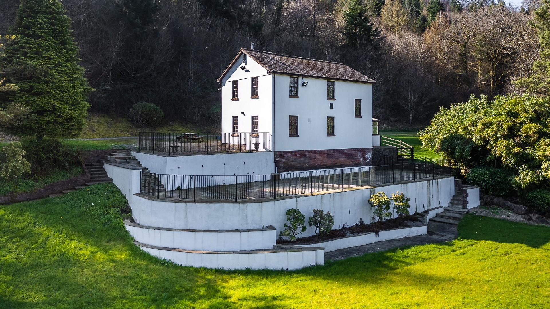 Ty Isaf, Main Road, Gwaelod-Y-Garth, Cardiff, CF15 9HJ